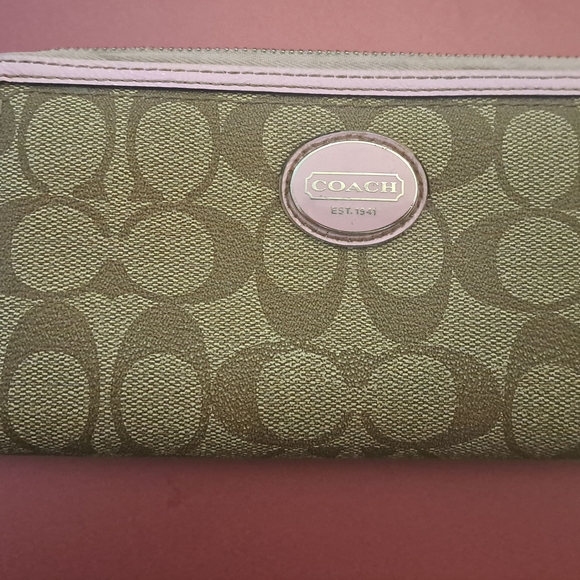 Coach Signature Wallet - Picture 1 of 5
